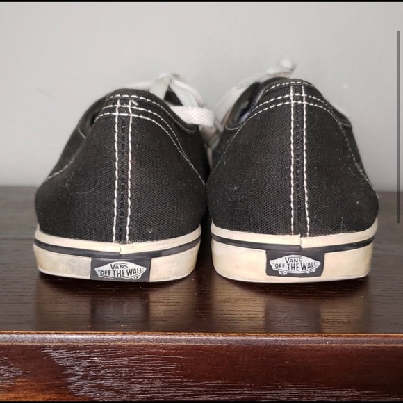 CLASSIC VANS BLACK ON WHITE CANVAS LACE UP SNEAKERS SIZE 9.5 - Picture 3 of 5